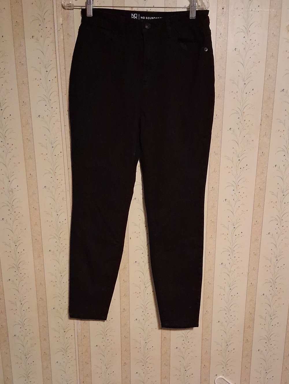 No Boundaries Black Tapered Pants(Juniors)